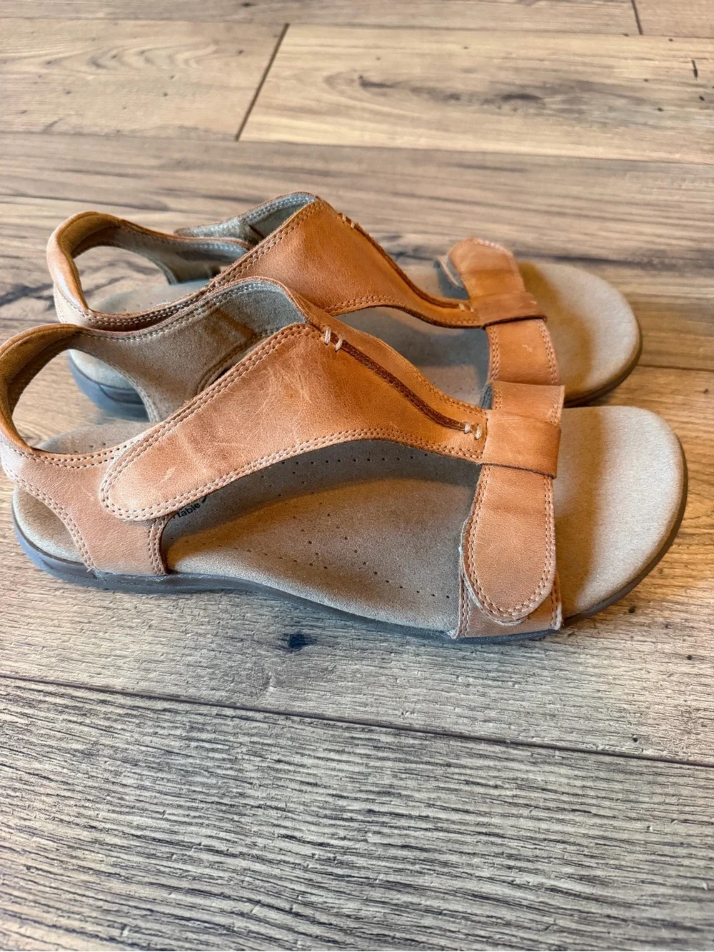 Taos The Show Leather T-Strap Sandals Cognac Brown Comfort Velcro Womens 9 EUC